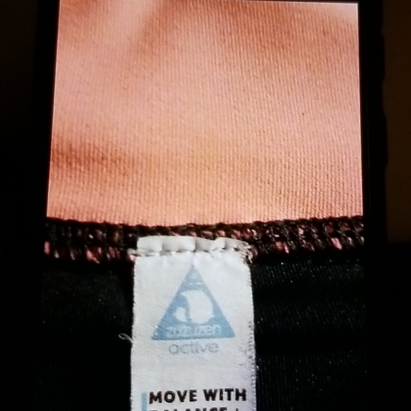 💥3/$20 Zuzuzen active leggings - Picture 6 of 6